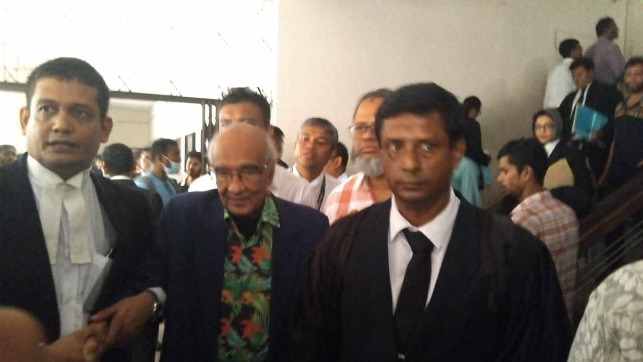 আত্মসমর্পণ করেছেন সাংবাদিক শফিক রেহমান